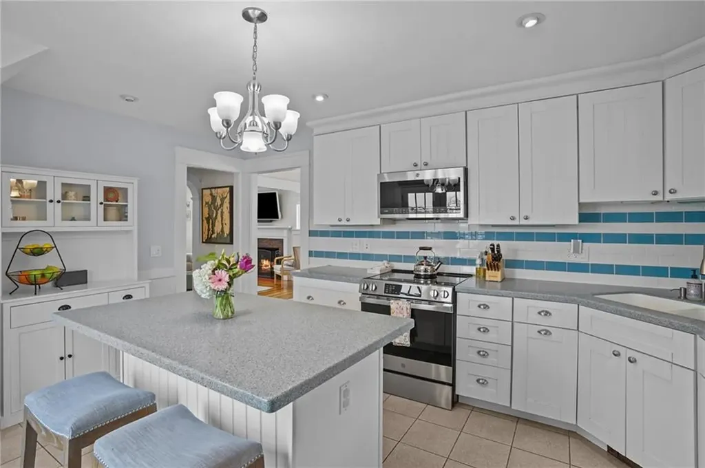 39 Ledge Road East Greenwich RI 02818