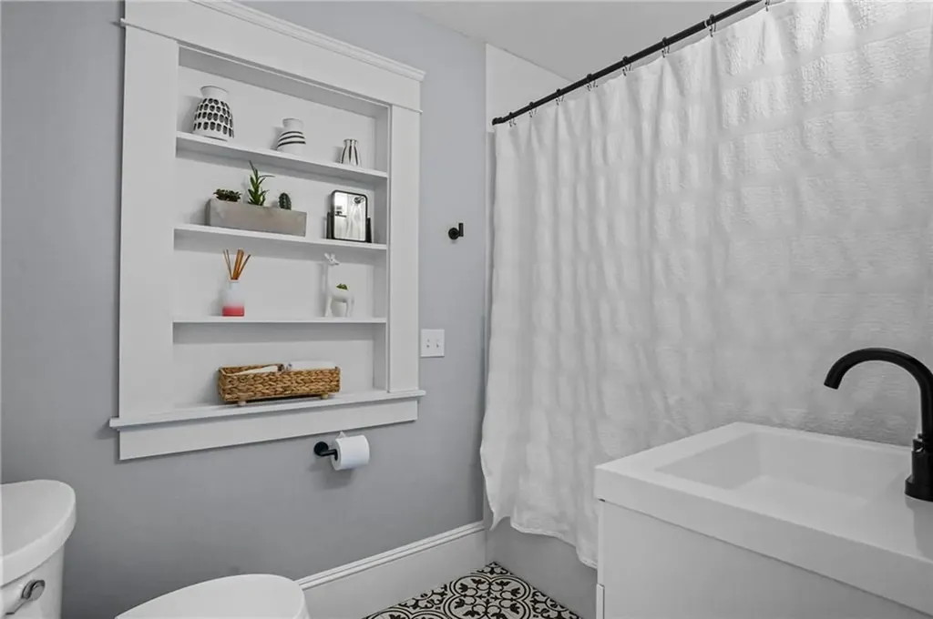 39 Ledge Road East Greenwich RI 02818