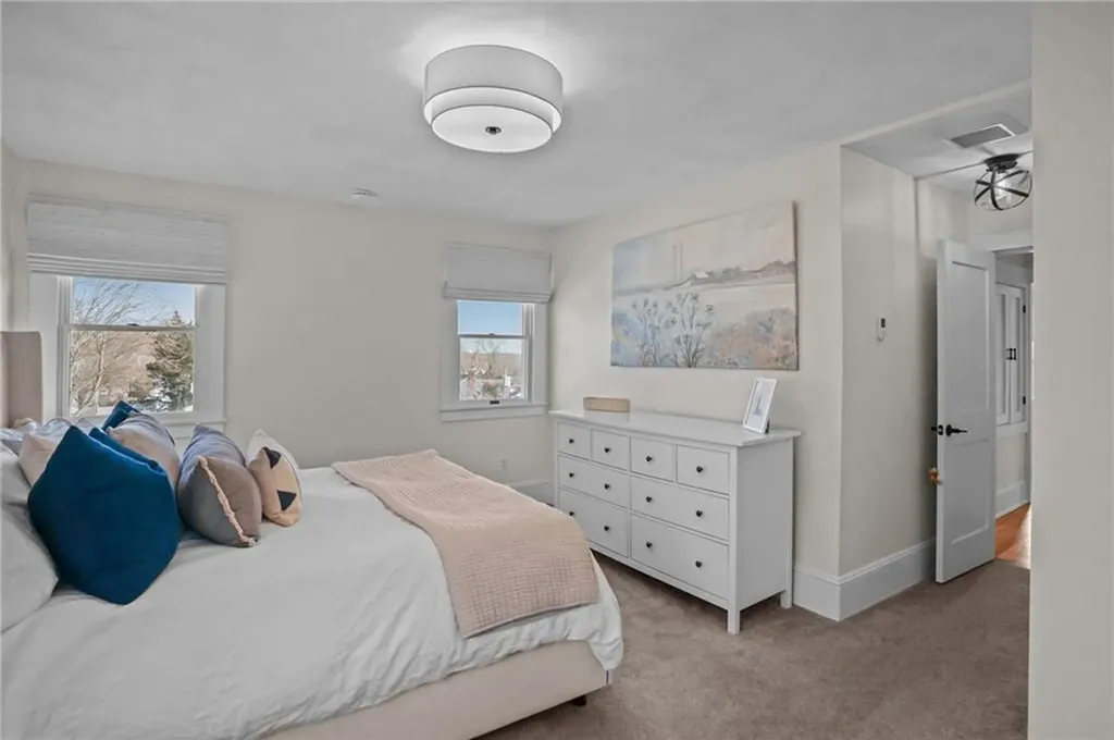 39 Ledge Road East Greenwich RI 02818