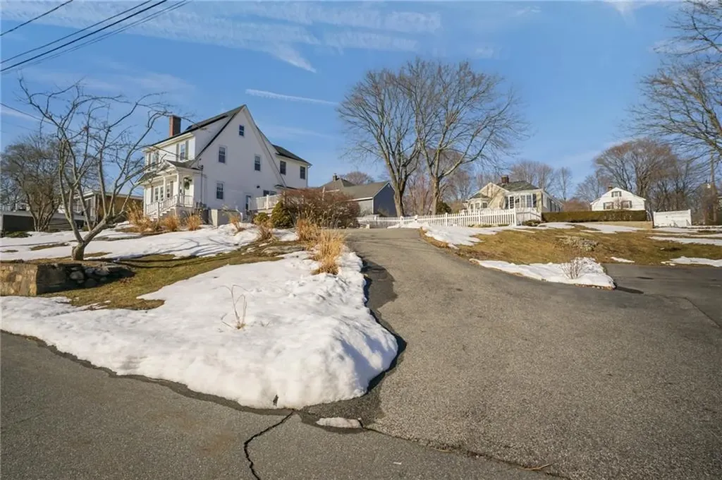 39 Ledge Road East Greenwich RI 02818