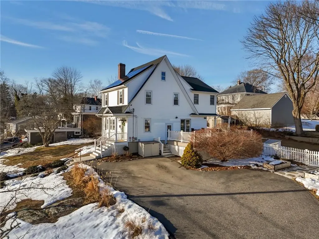 39 Ledge Road East Greenwich RI 02818