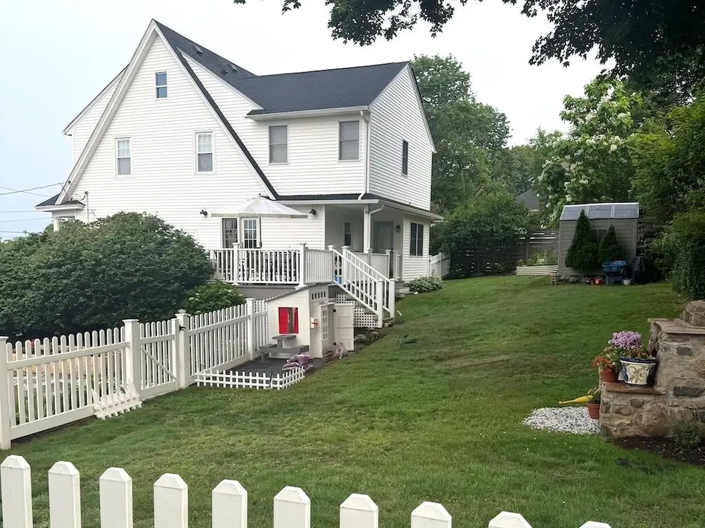 39 Ledge Road East Greenwich RI 02818