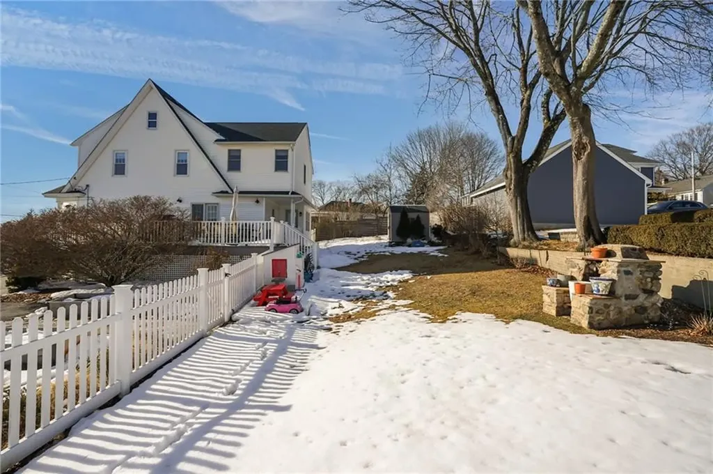 39 Ledge Road East Greenwich RI 02818