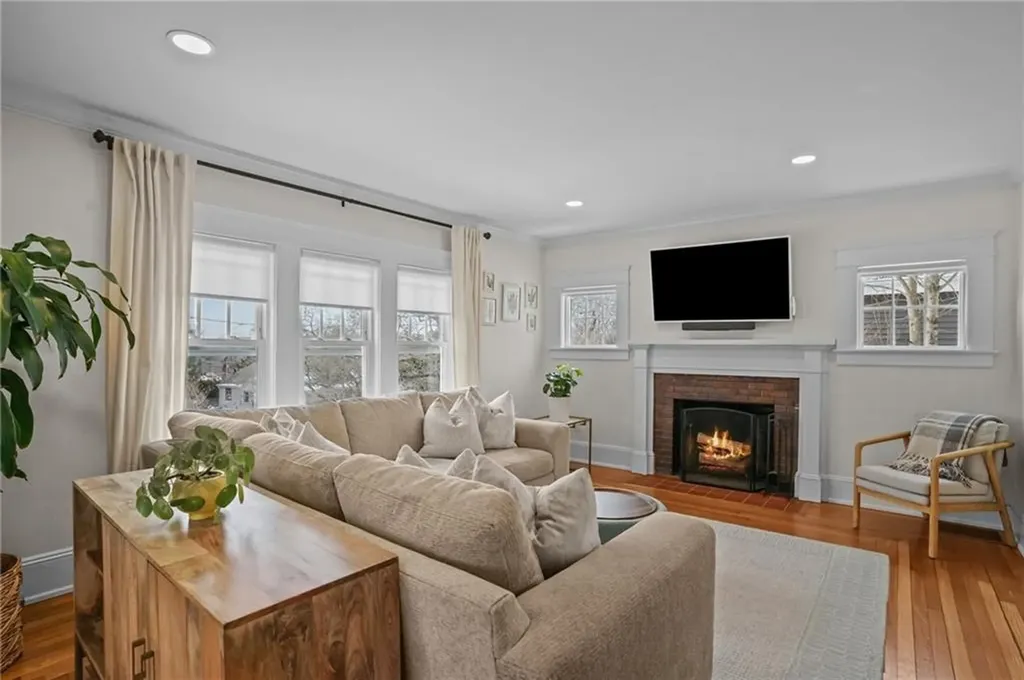 39 Ledge Road East Greenwich RI 02818