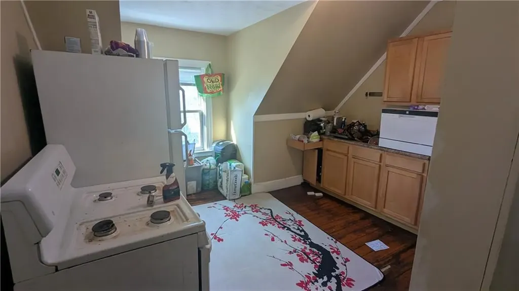 15 17 Emmett Street Providence RI 02903