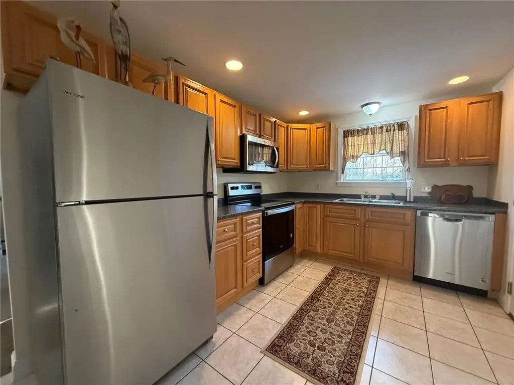 669 Metacom Avenue Bristol RI 02809