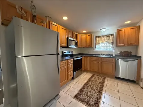 669 Metacom Avenue Bristol RI 02809