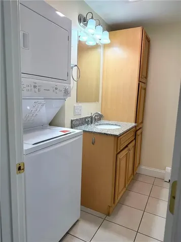 669 Metacom Avenue Bristol RI 02809