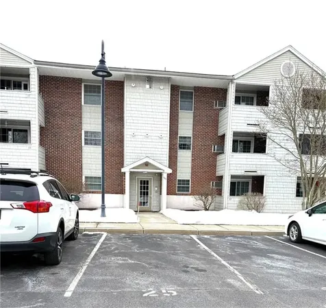 669 Metacom Avenue Bristol RI 02809