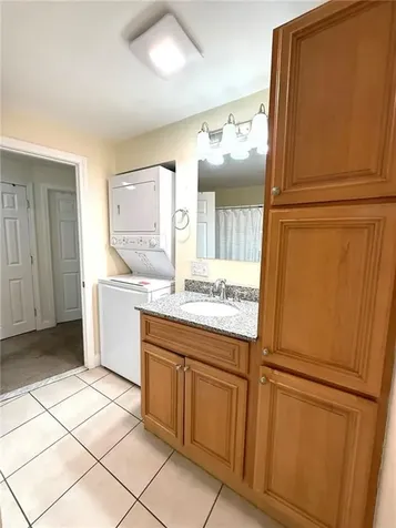 669 Metacom Avenue Bristol RI 02809