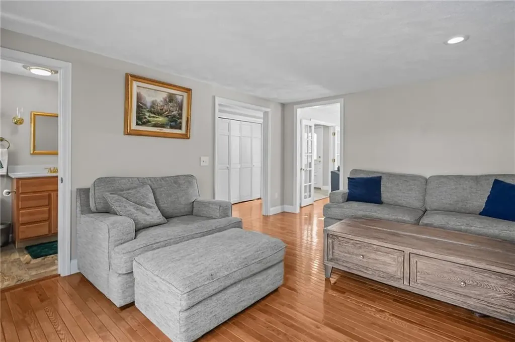 25 Janet Drive Cranston RI 02921