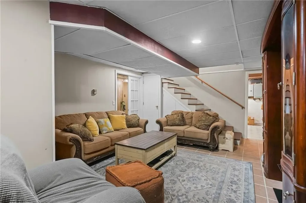 25 Janet Drive Cranston RI 02921