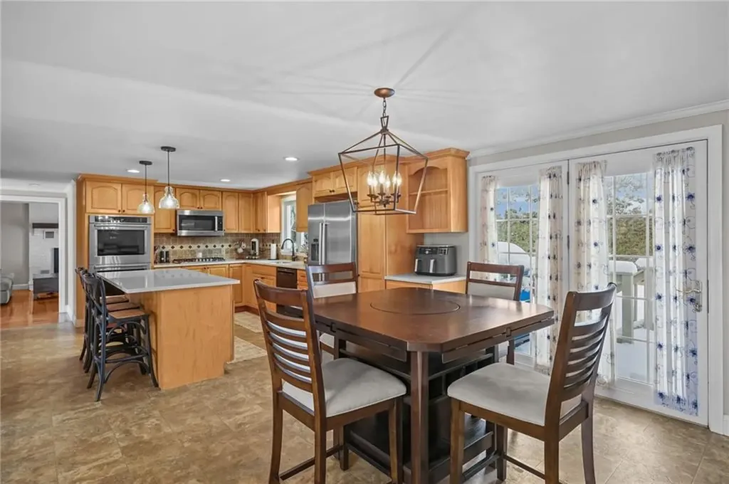 25 Janet Drive Cranston RI 02921