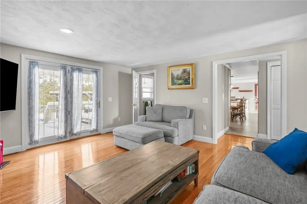 25 Janet Drive Cranston RI 02921