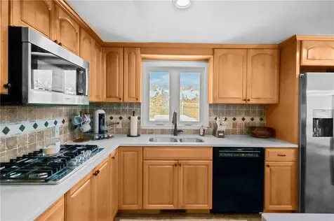 25 Janet Drive Cranston RI 02921