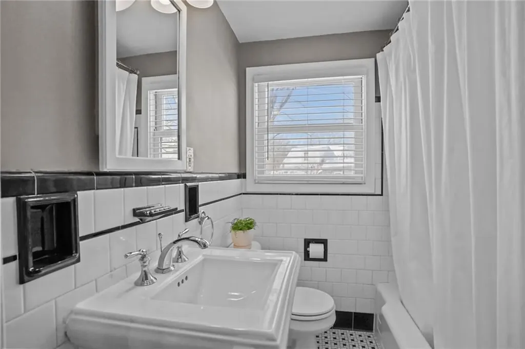 44 Westbrook Road Warwick RI 02886