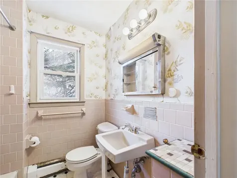 106 Bishop Hill Road Johnston RI 02919