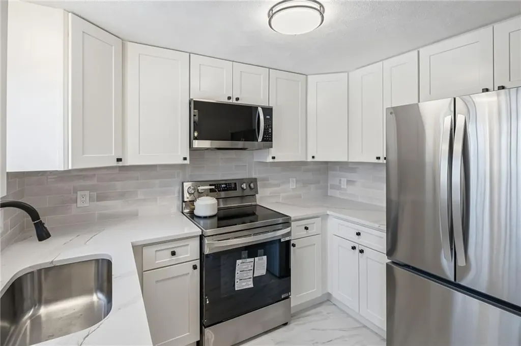 33 Eagle Run Warwick RI 02818