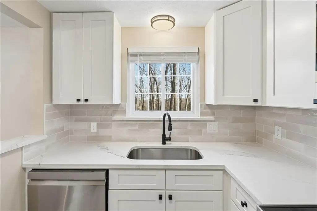 33 Eagle Run Warwick RI 02818