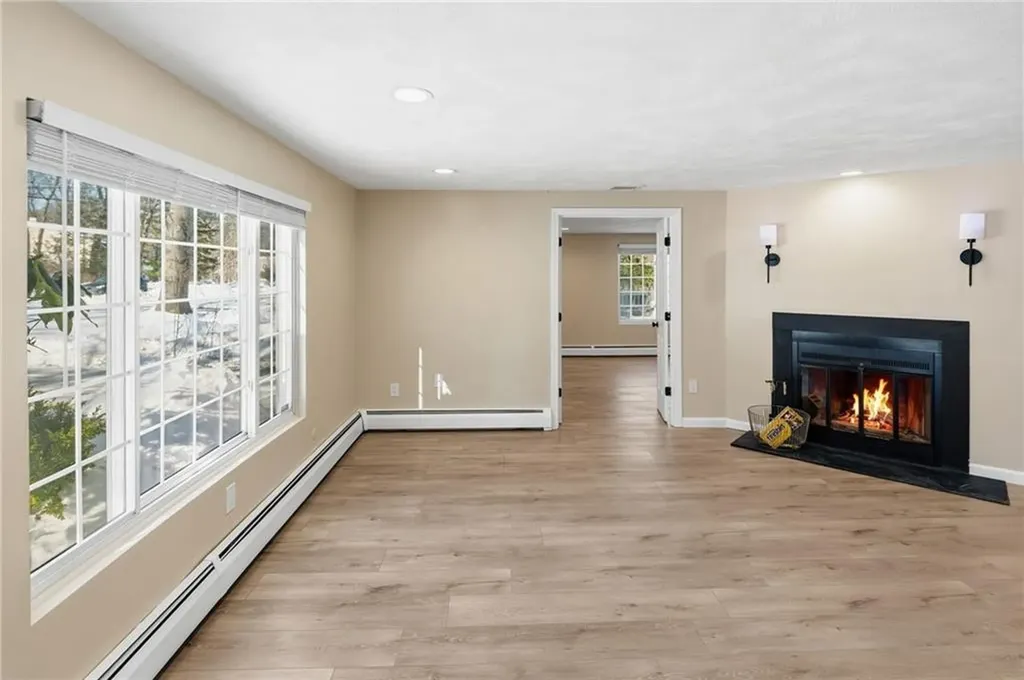 33 Eagle Run Warwick RI 02818