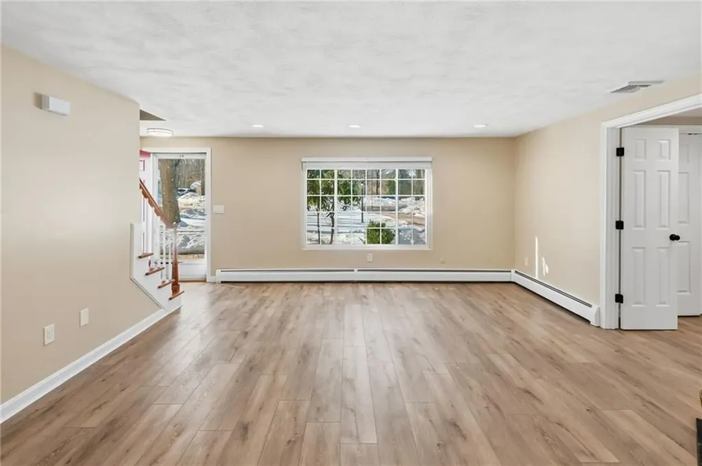 33 Eagle Run Warwick RI 02818