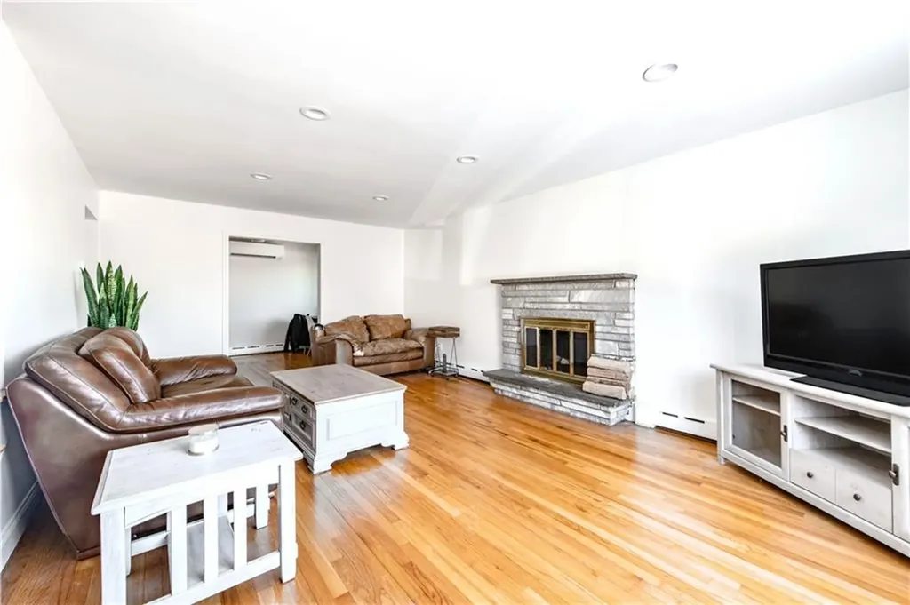 25 Mathew Road Tiverton RI 02878