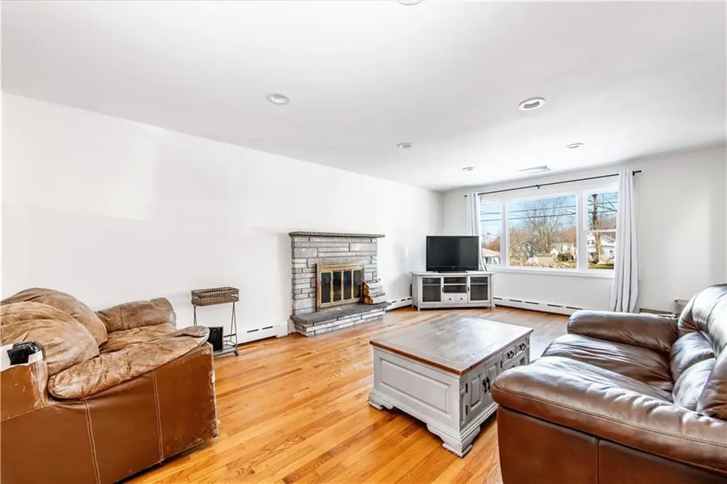 25 Mathew Road Tiverton RI 02878