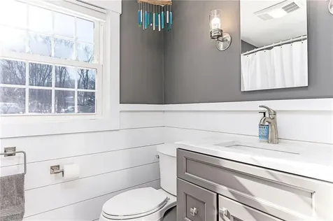 170 Medford Street Warwick RI 02889