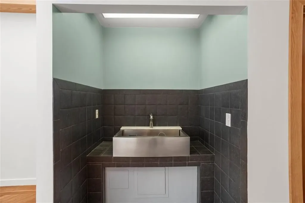 26 Roosevelt Drive Bristol RI 02809