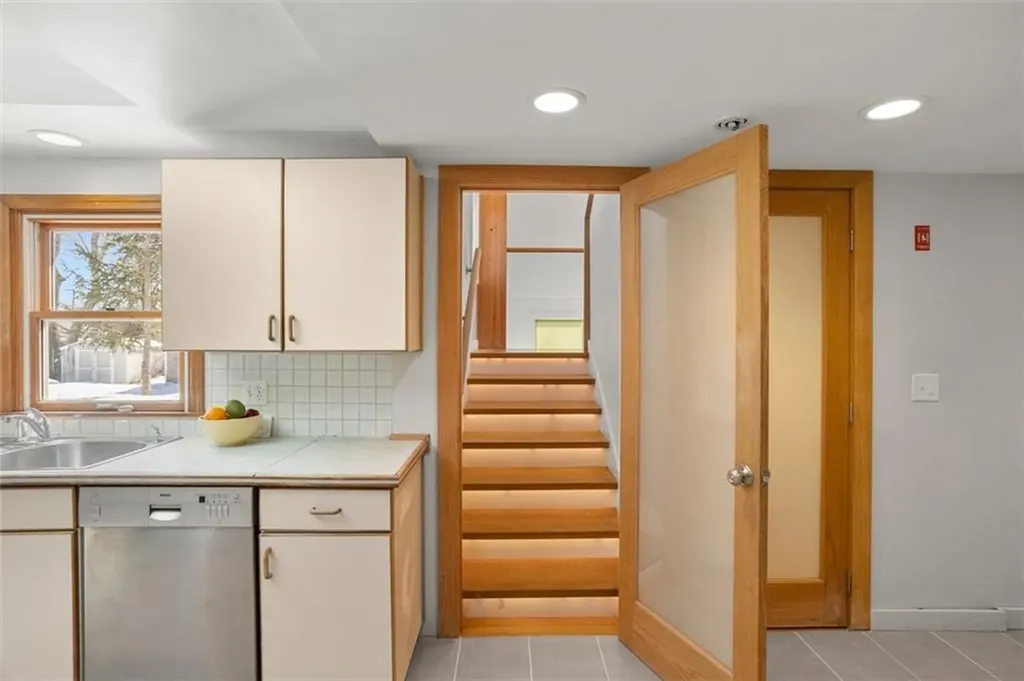 26 Roosevelt Drive Bristol RI 02809