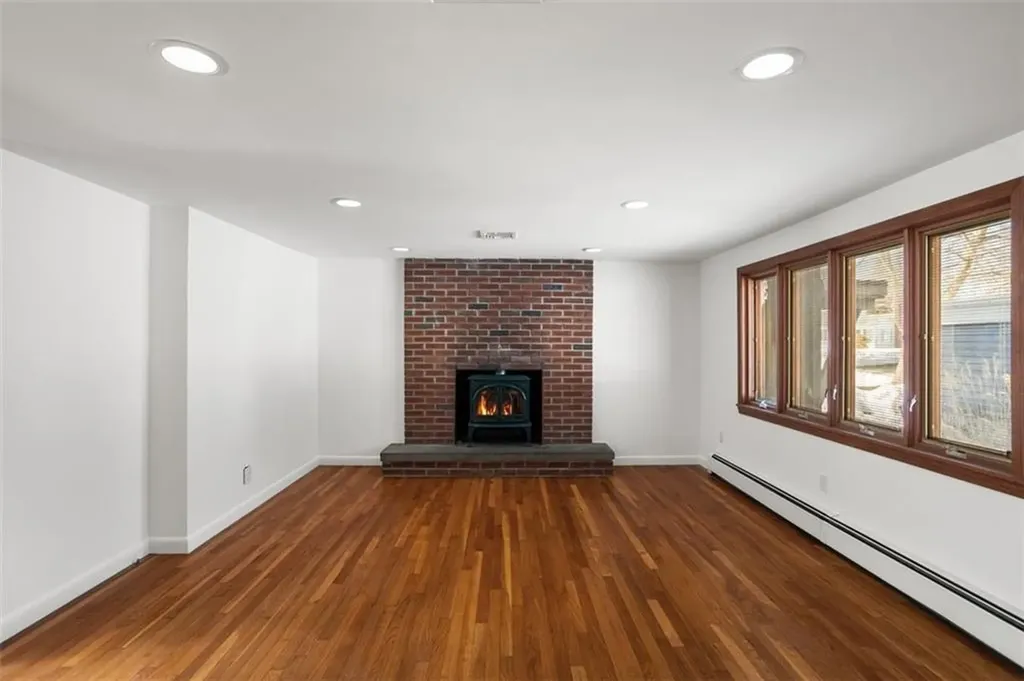 26 Roosevelt Drive Bristol RI 02809