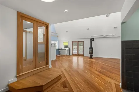 26 Roosevelt Drive Bristol RI 02809