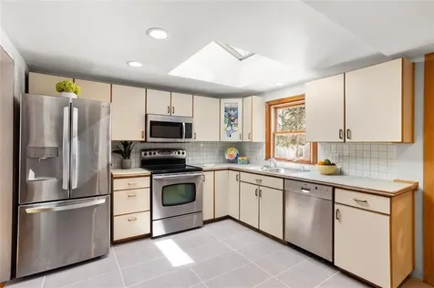 26 Roosevelt Drive Bristol RI 02809