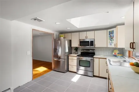 26 Roosevelt Drive Bristol RI 02809