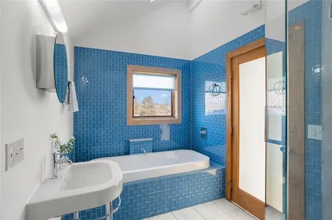 26 Roosevelt Drive Bristol RI 02809