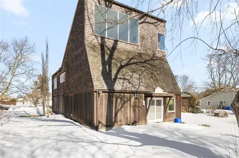 26 Roosevelt Drive Bristol RI 02809