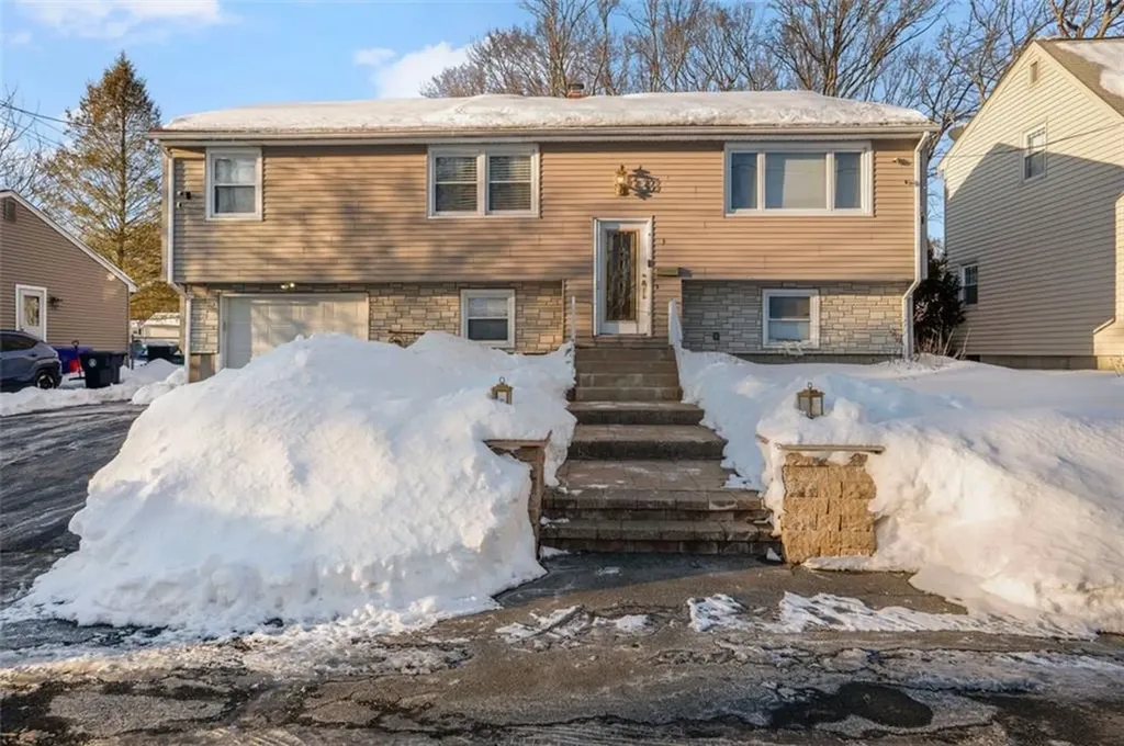 3 Vineland Avenue North Providence RI 02911