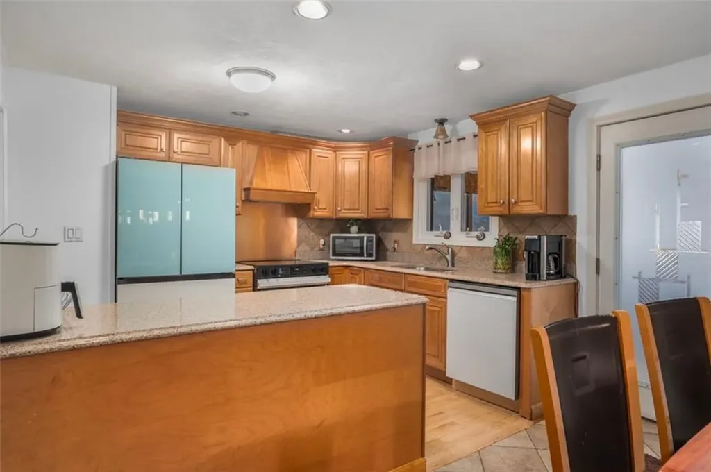 3 Vineland Avenue North Providence RI 02911