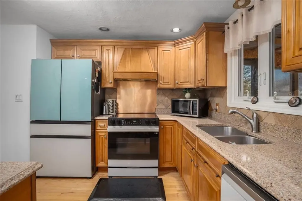 3 Vineland Avenue North Providence RI 02911