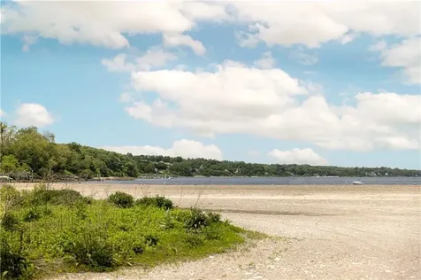 142 Ferreira Avenue Portsmouth RI 02871