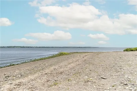 142 Ferreira Avenue Portsmouth RI 02871