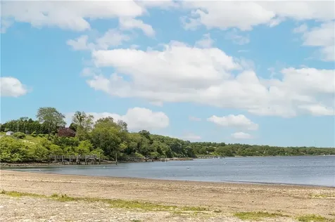 142 Ferreira Avenue Portsmouth RI 02871