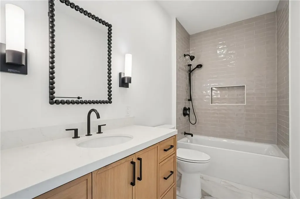 5 Lookout Lane Portsmouth RI 02871