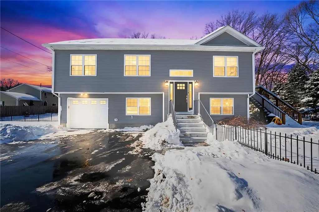 18 Anama Avenue East Providence RI 02916