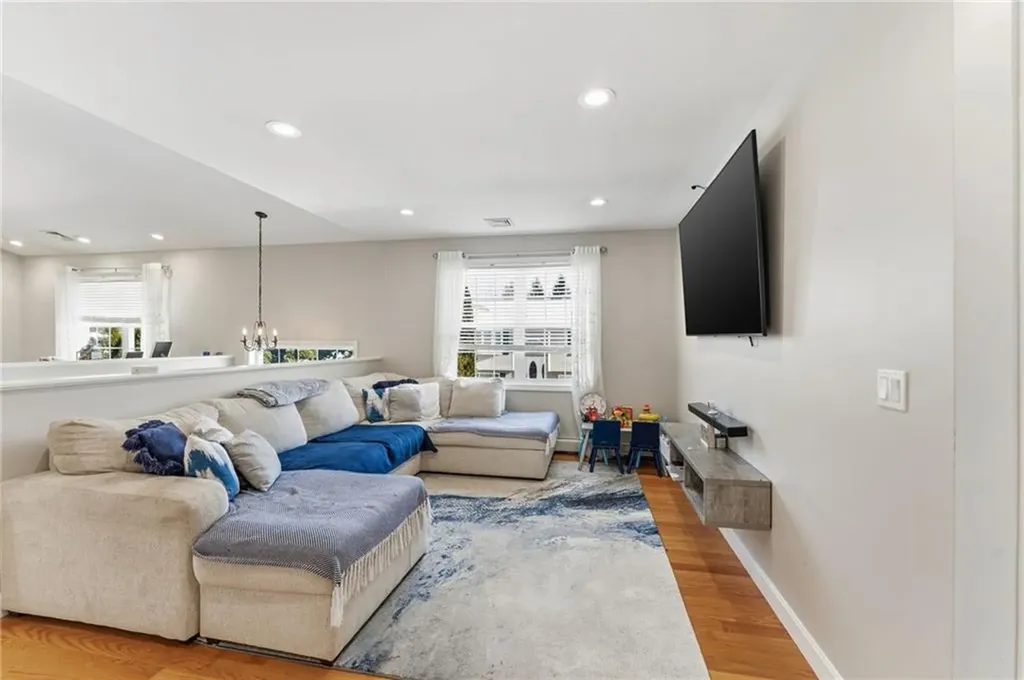 18 Anama Avenue East Providence RI 02916