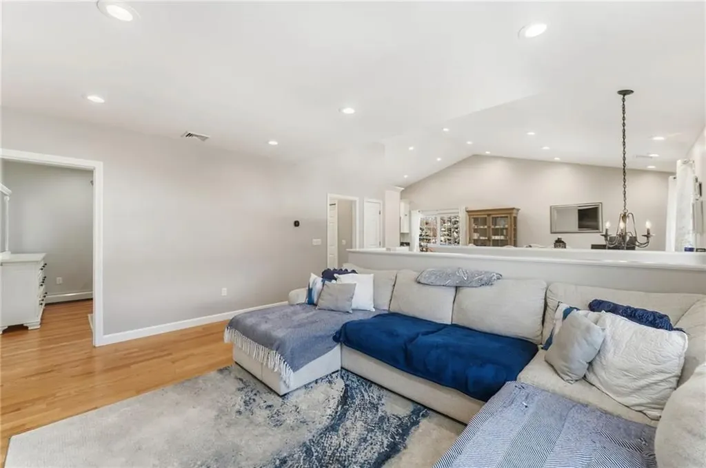 18 Anama Avenue East Providence RI 02916