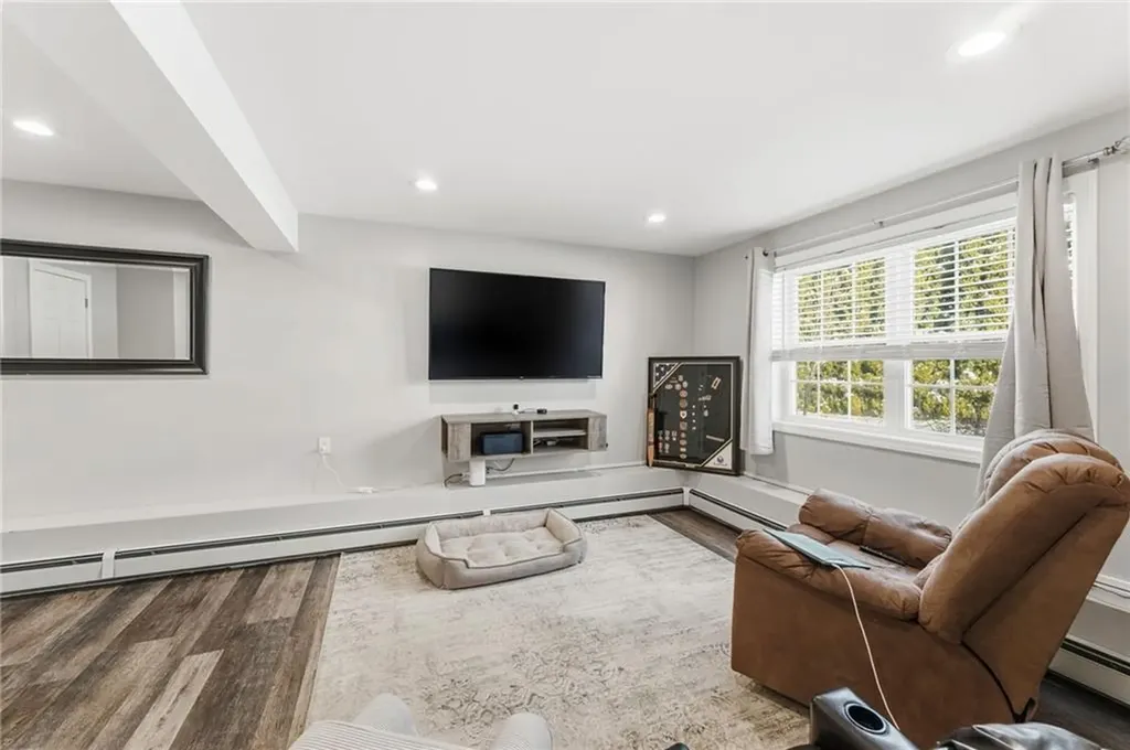 18 Anama Avenue East Providence RI 02916