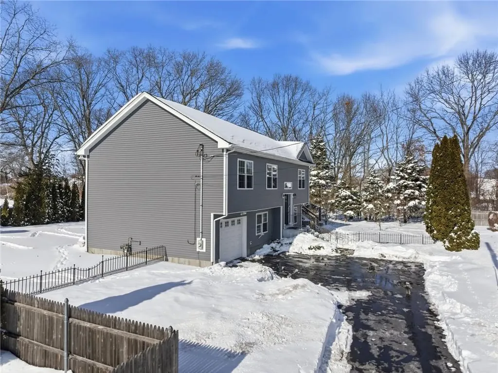 18 Anama Avenue East Providence RI 02916