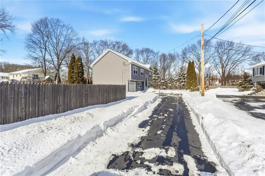 18 Anama Avenue East Providence RI 02916