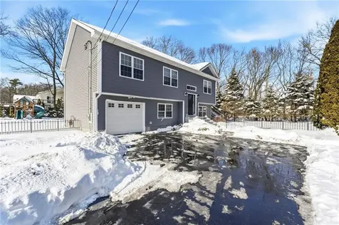 18 Anama Avenue East Providence RI 02916